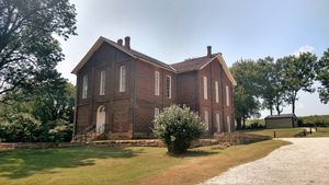 케인 힐 칼리지는 페이엣빌의 아칸소 대학교 하루 뒤인 케인 힐에 설립되었다. 1834년부터 1891년까지 운영되었다.