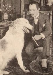 웨즈우드가 1920년 미스터리 영화 813에서 아르센 뤼팽 역으로 출연한 모습.