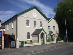 카디프 화이트처치에 있는 타버내클(Tabernacle, 성막) 교회. 성경 지명에서 이름을 따온 예시이다.