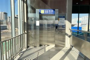 위수좡역 D 출구 엘리베이터