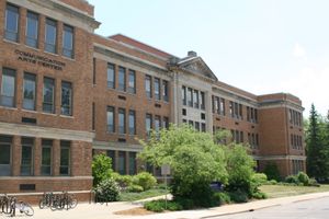 WWSP-FM 퀴즈 콘테스트, 포인터 스튜디오, 그리고 포인터 신문의 본부인 커뮤니케이션 예술 센터