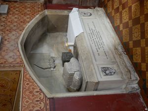 세인트 메리 더 블레스드 버진 교회(Church of Saint Mary the Blessed Virgin), 애딩턴(Addington)의 제단에 있는 하울리의 기념비