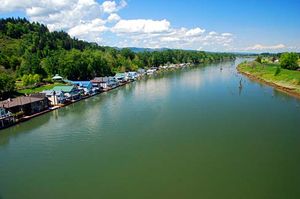 소비 섬 다리에서 바라본 멀트노마 수로