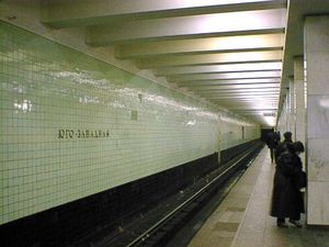 유고-자파드나야역 승강장