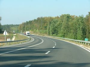 체심인드센트 부근의 헝가리 8번 국도