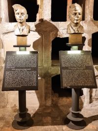 가브치크와 쿠비슈의 흉상