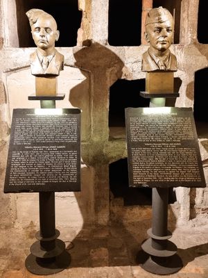 가브치크와 쿠비슈의 흉상