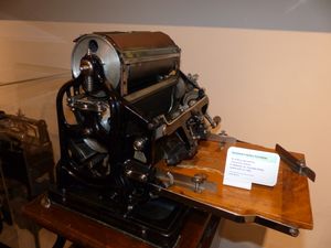 게스테트너사(Gestetner) 제작 초기 2축식 윤전 등사기