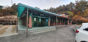 현대식으로 지어진 연화당의 모습