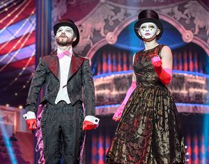 파벨 아킴킨과 율리야 페레실트는 2016년 골든 마스크를 수상했다.