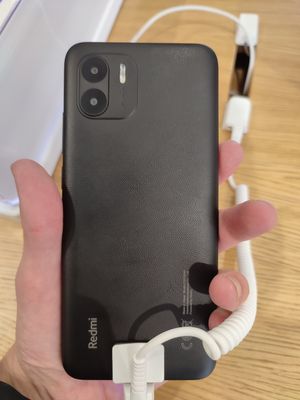 레드미 A1의 검은색 후면