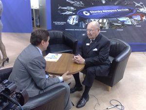 모스크바에서 열린 헬리러시아 2011 전시회에 참석한 세르게이 시코르스키