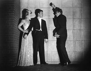 앵커스, 터한 베이 그리고 데이비드 브루스가 출연한 영화 매드 구울 (1943)