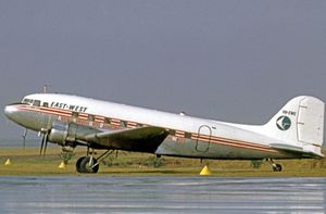 1970년 이스트 웨스트 항공 더글러스 DC-3 시드니 공항에 착륙