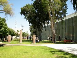 헤르츨리야에 위치한 학제간 센터