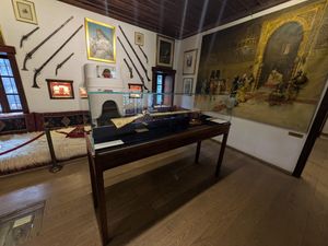 이오아니나 섬에 있는 알리 파샤 박물관 내부 사진으로 무기 전시가 특징이다.