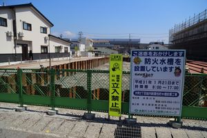 각지에서 방화 수조 설치 공사가 진행 중 (오마치 2초메, 2018년 7월 촬영)