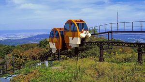 이 유원지와 주차장을 잇는 슬로프카