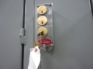 트랩 키 인터록 이송 블록.