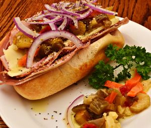 자르디니에라를 곁들인 샌드위치