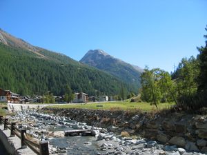 자서피스파강, 배경에 자스-알마겔