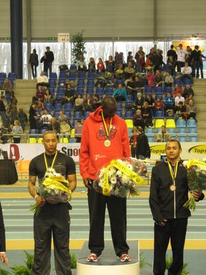 겐트에서 시상대에 오른 자이수마 사이디 은두레(가운데)