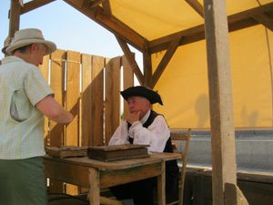 자크 라쿠르시에르, 2012년 8월 26일 푸앵트-아-칼리에르의 18세기 분위기 벼룩시장에서