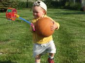 공놀이하는 소년