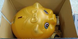 2018년 기부 당시의 기부금. 50000원 지폐와 돼지저금통의 동전을 합쳐 5000만원 상당의 기부금을 남기고 갔다.