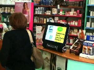 약국 매장의 디지털 사이니지