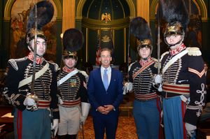 의장대로 근무하는 필라델피아 시 기병대 제1연대의 단정복 차림.