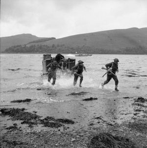 상륙 주정을 타고 아르셸에서 상륙 훈련을 연습하는 제29보병여단.