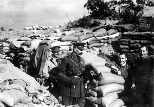 1915년 11월, 안작에서 윌리엄 버드우드 장군과 함께 있는 키치너