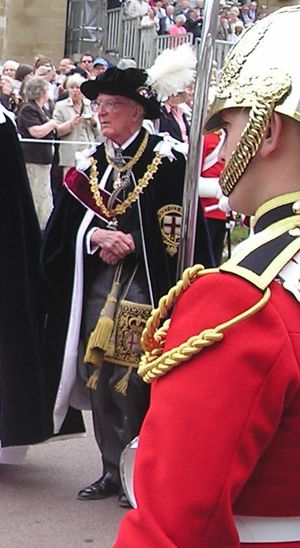 제6대 캐링턴 남작, 가터 훈장 총장으로서 2006년 성 조지 예배당으로 행진