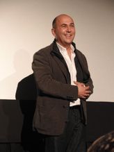 페르잔 외즈페테크, 영화 마주보기(Facing Windows) 감독