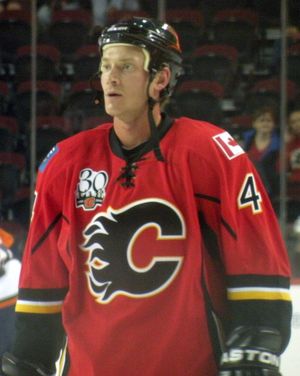 부미스터는 플레임스에서 3시즌 반을 뛰었다.