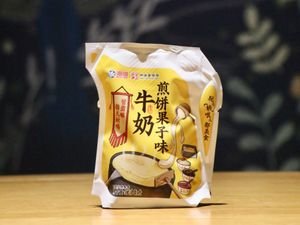 톈진 기반의 하이허 유업은 "젠빙궈쯔" 맛 우유를 출시했다.