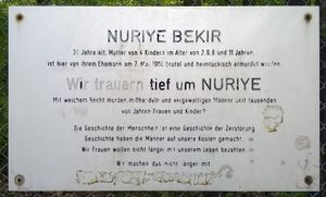 명예 살인으로 살해된 누리예 베키르를 기리는 베를린의 기념 동판