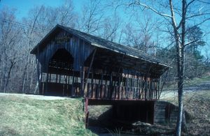 매컬러 인근의 태너힐 밸리 덮개 다리