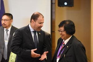 2018년 4월 프라이덴버그, 인도네시아 환경산림부 장관 Siti Nurbaya Bakar와 함께