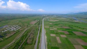 아가라 우회 도로는 2015년에 완공되었으며, 왼쪽에 있는 기존 S1은 Sh203으로 재번호가 매겨졌다.