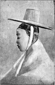 12세에 결혼한 조선 소년 (1895년 아놀드 헨리 새비지 랜도르 그림). 작가는 상류층과 교류하며 왕자들을 묘사하기도 했다.