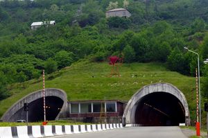 차크비-마킨자우리 터널