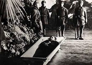 모스크바에서 국장으로 치러지는 리드의 시신