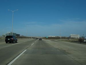 로널드 레이건 메모리얼 톨웨이(Ronald Reagan Memorial Tollway), 나퍼빌(Naperville)에서 동쪽으로 향함
