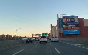 브롱스 터미널 마켓을 지나는 디건 고속도로