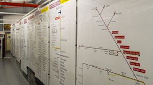 액턴 런던 교통 박물관 아카이브에서 존스턴을 사용한 표지판