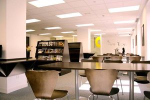 대한민국에 관련된 모든 서적, 잡지 및 DVD, CD등이 구비되어있는 도서관의 모습.