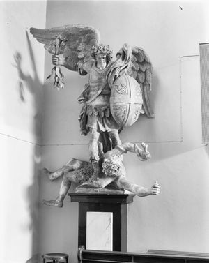 쥔더르트의 로마 가톨릭 성 트리도 교회에 있는 성 미카엘 조각상(대천사) (페테르 파울 루벤스)