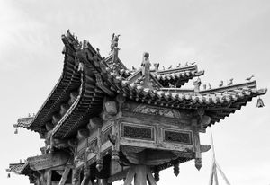 몽골 울란바토르의 녹색 궁전의 문 디테일은 중국 건축의 영향을 받았다.